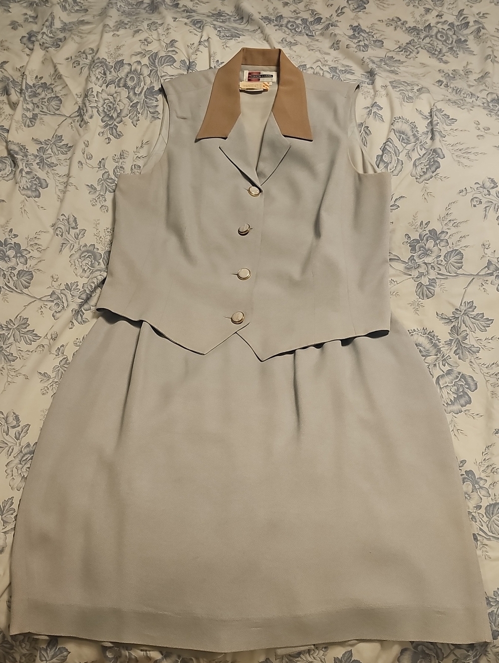 Simon Chang Sleeveless Two-Piece Dress in Light Gray with Tan Collar